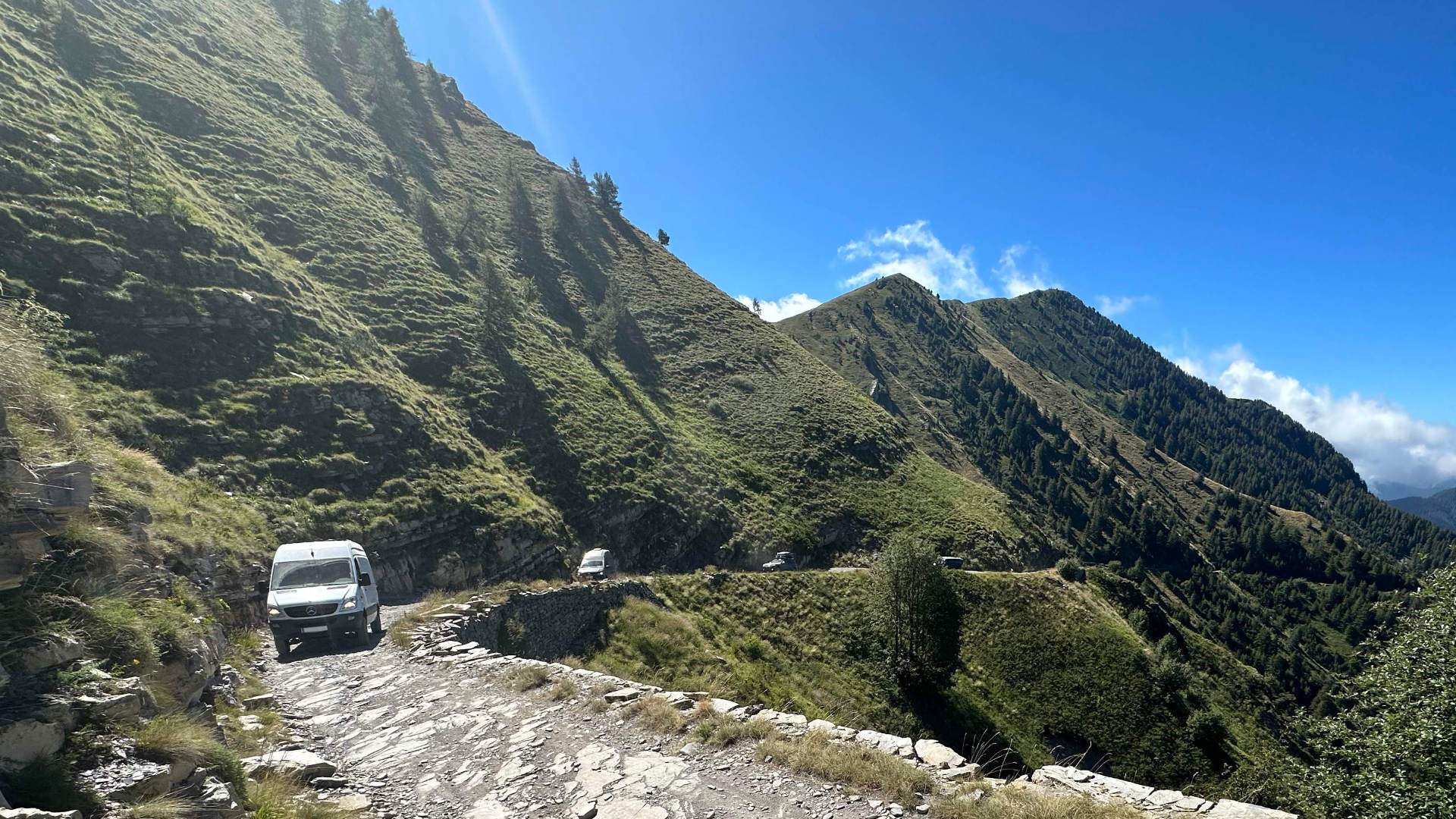 experience offroad reisen header indian summer mountaintrail campervans 03